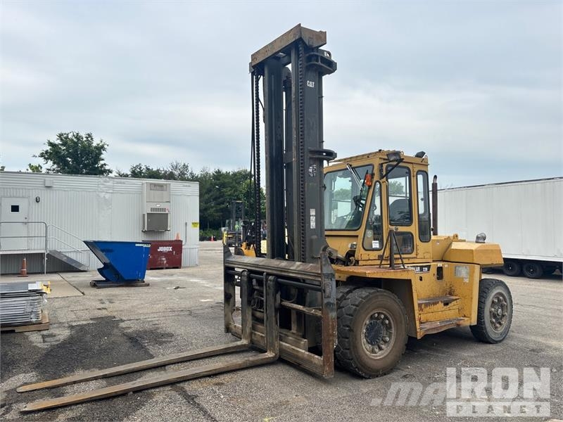 CAT DP100 19420 lb Pneumatic Tire Forklift Другие складские механизмы