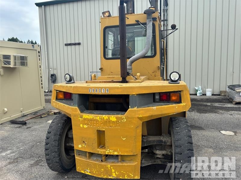 CAT DP100 19420 lb Pneumatic Tire Forklift Другие складские механизмы
