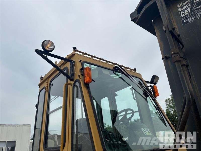 CAT DP100 19420 lb Pneumatic Tire Forklift Другие складские механизмы