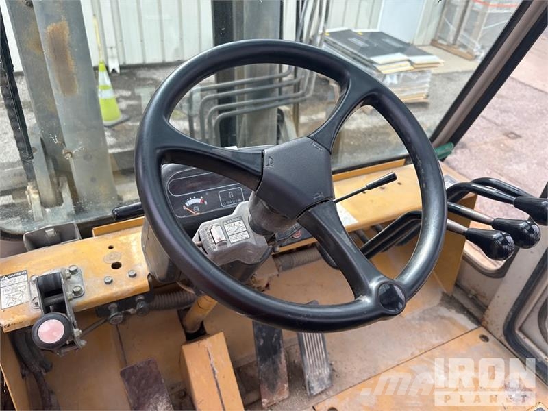 CAT DP100 19420 lb Pneumatic Tire Forklift Другие складские механизмы