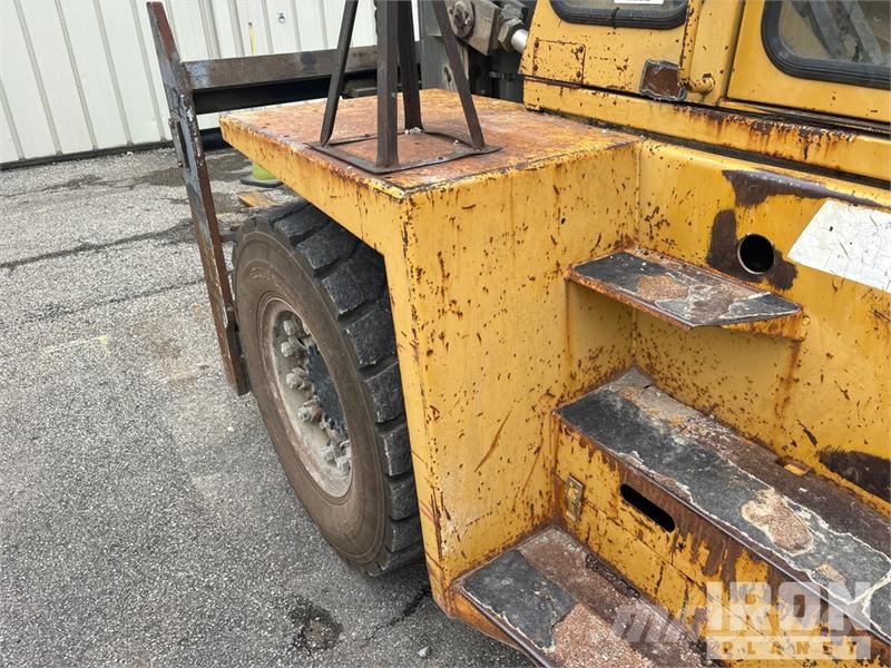 CAT DP100 19420 lb Pneumatic Tire Forklift Другие складские механизмы