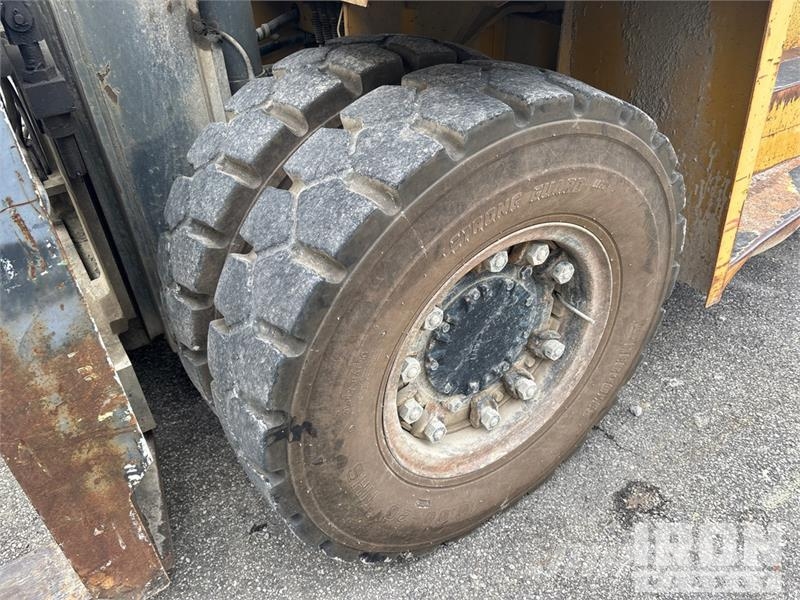 CAT DP100 19420 lb Pneumatic Tire Forklift Другие складские механизмы