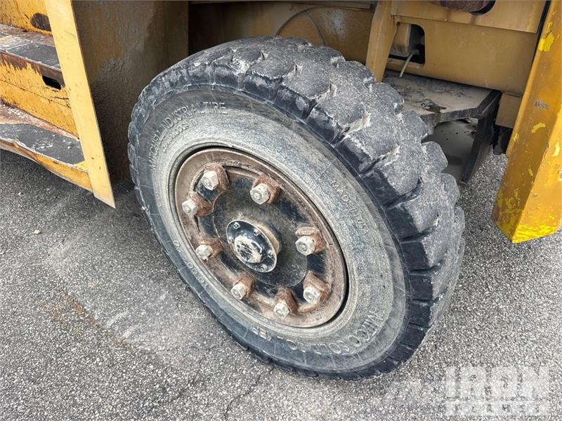 CAT DP100 19420 lb Pneumatic Tire Forklift Другие складские механизмы