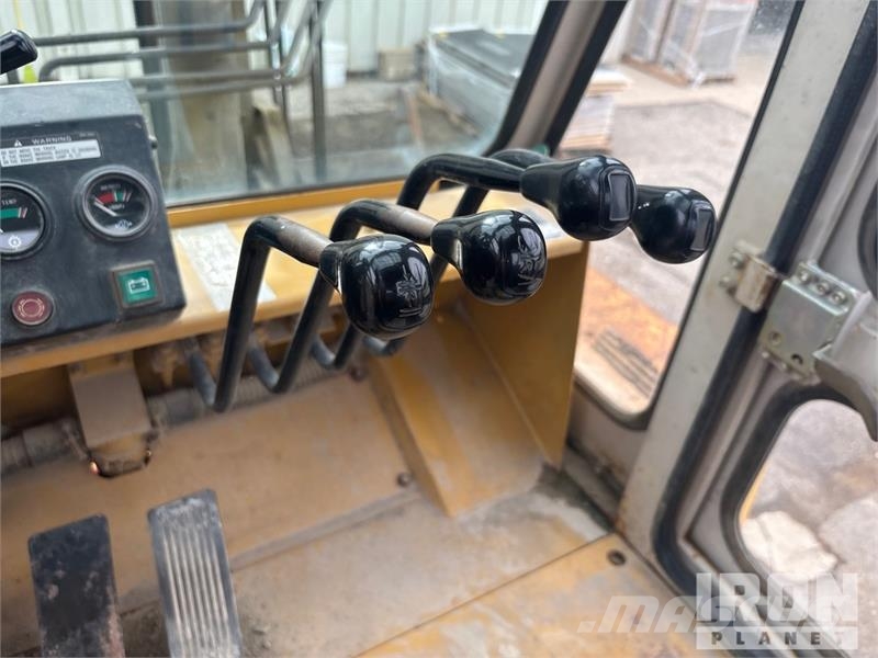 CAT DP100 19420 lb Pneumatic Tire Forklift Другие складские механизмы