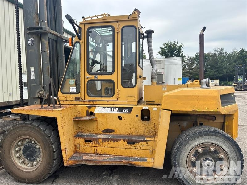 CAT DP100 19420 lb Pneumatic Tire Forklift Другие складские механизмы