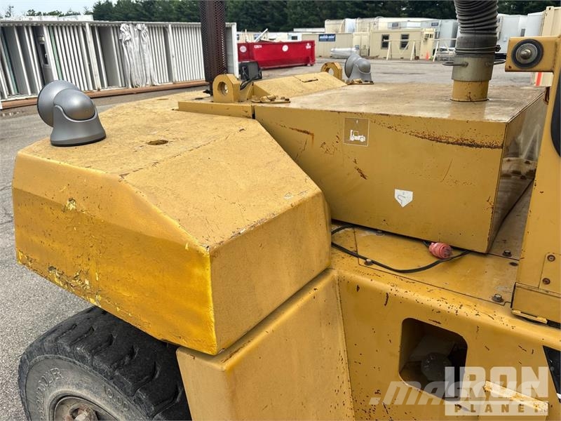 CAT DP100 19420 lb Pneumatic Tire Forklift Другие складские механизмы