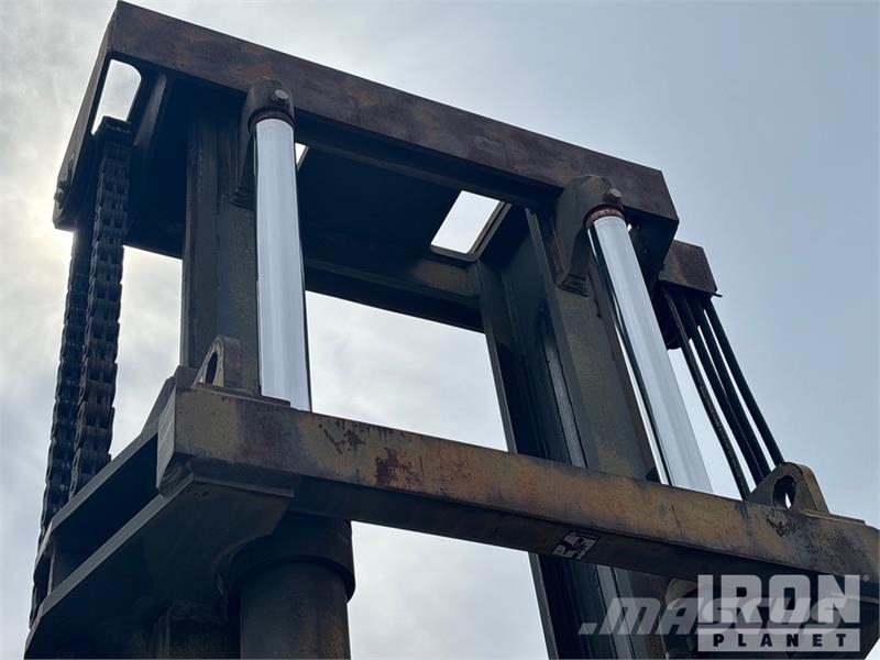 CAT DP100 19420 lb Pneumatic Tire Forklift Другие складские механизмы