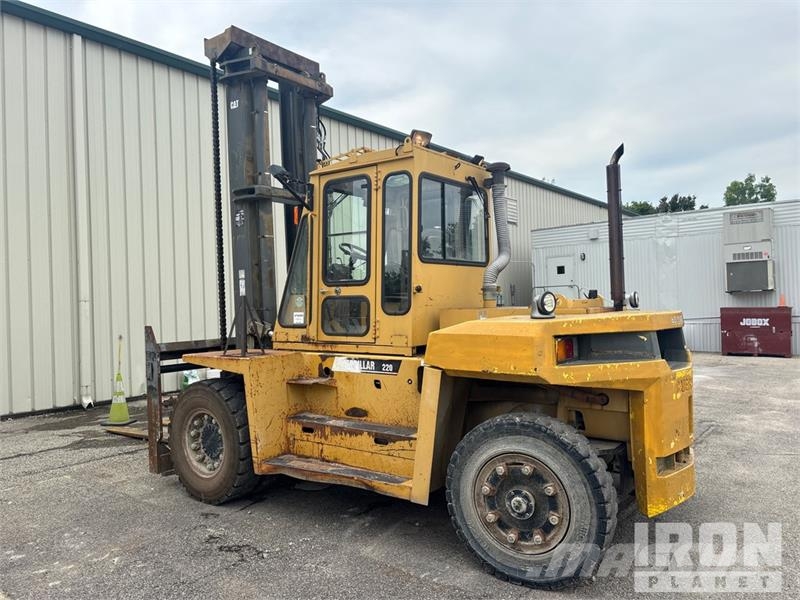 CAT DP100 19420 lb Pneumatic Tire Forklift Другие складские механизмы