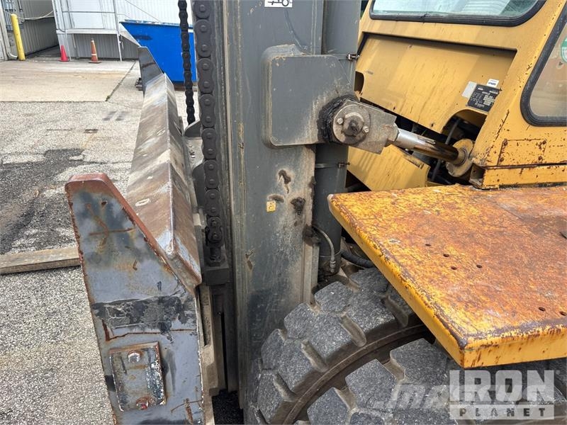 CAT DP100 19420 lb Pneumatic Tire Forklift Другие складские механизмы