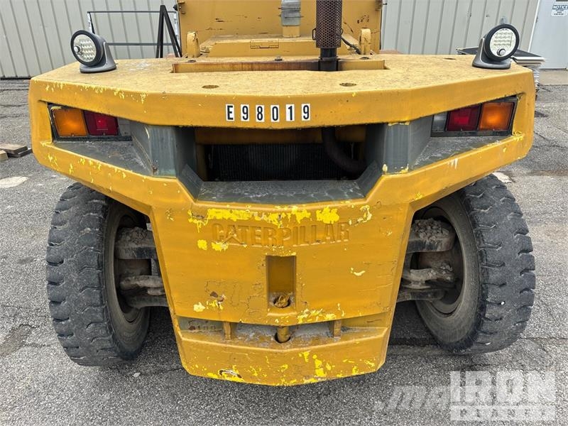CAT DP100 19420 lb Pneumatic Tire Forklift Другие складские механизмы