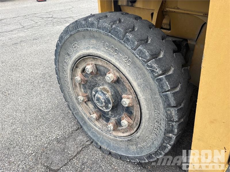 CAT DP100 19420 lb Pneumatic Tire Forklift Другие складские механизмы