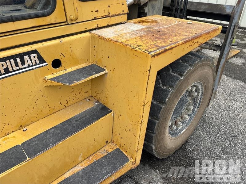 CAT DP100 19420 lb Pneumatic Tire Forklift Другие складские механизмы