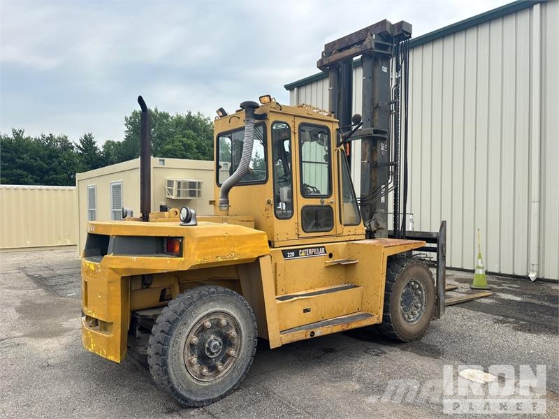 CAT DP100 19420 lb Pneumatic Tire Forklift Другие складские механизмы