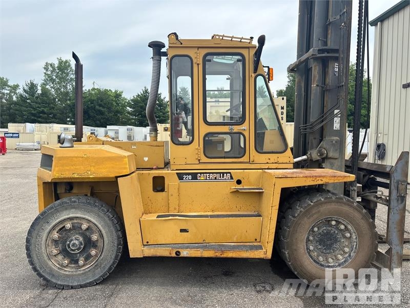CAT DP100 19420 lb Pneumatic Tire Forklift Другие складские механизмы