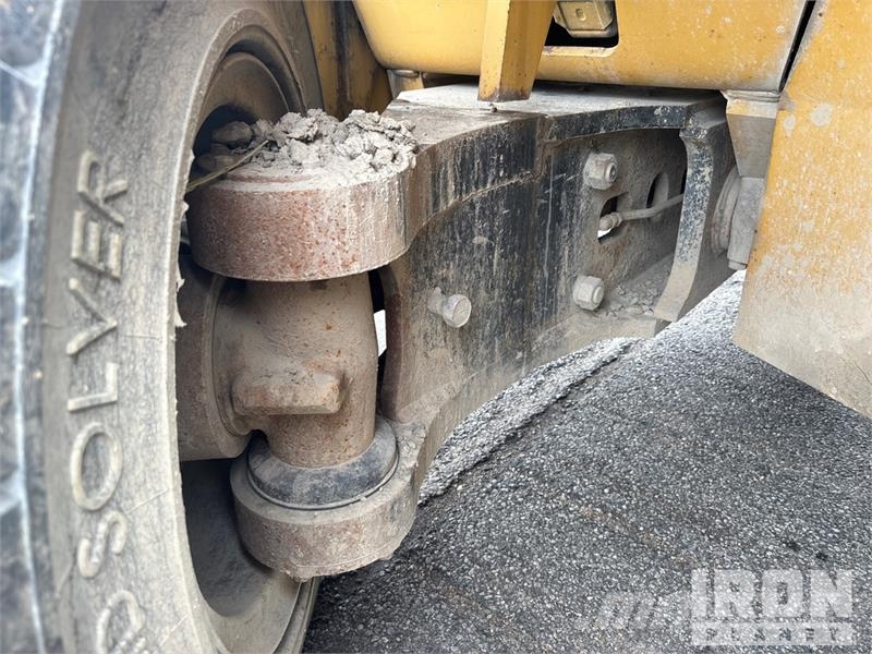 CAT DP100 19420 lb Pneumatic Tire Forklift Другие складские механизмы