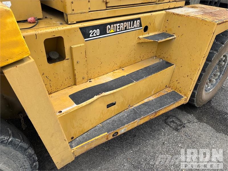 CAT DP100 19420 lb Pneumatic Tire Forklift Другие складские механизмы