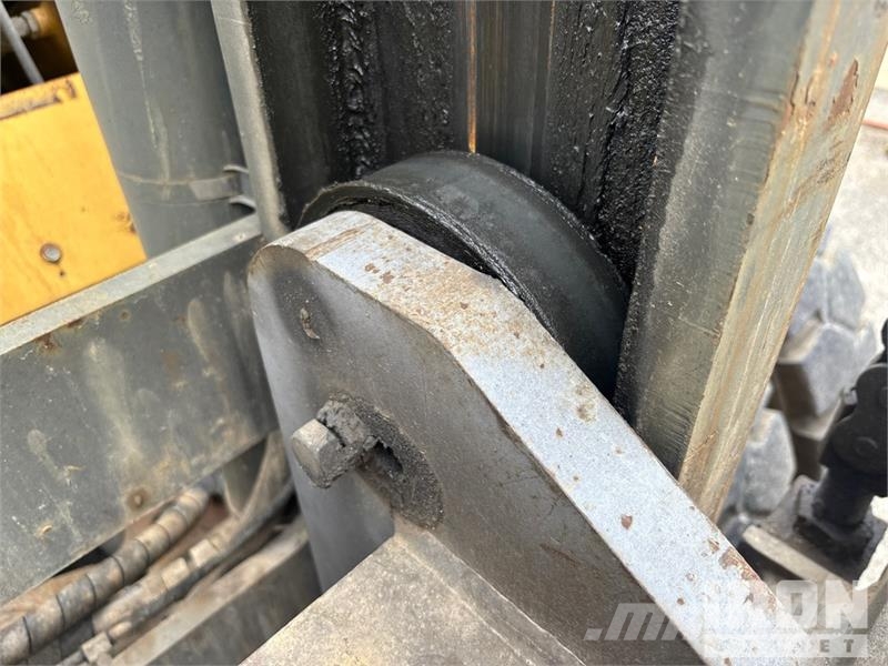 CAT DP100 19420 lb Pneumatic Tire Forklift Другие складские механизмы