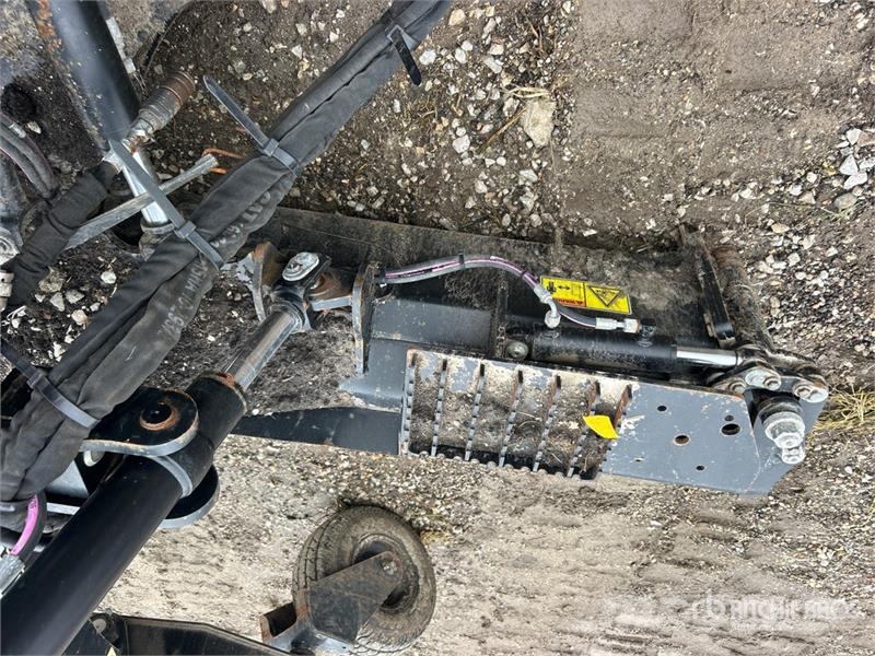 CAT GB124 96 in Skid Steer Grader 其他组件