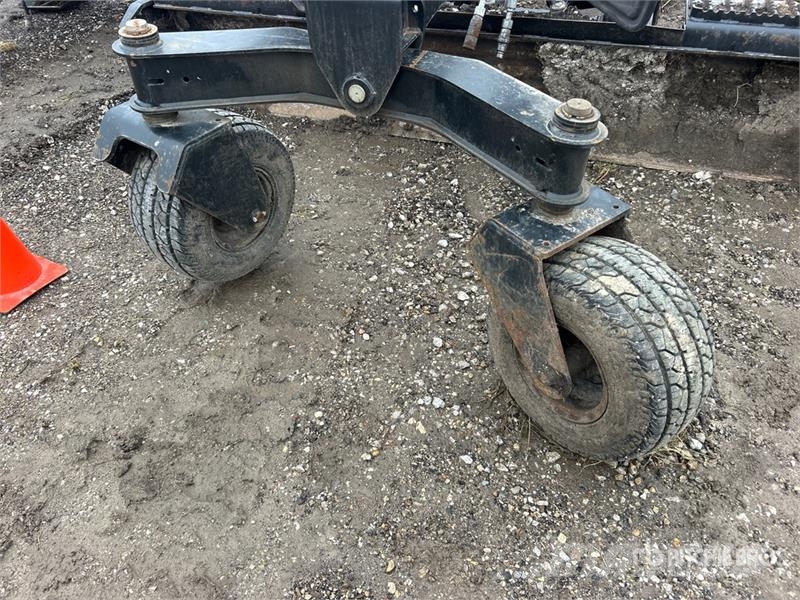 CAT GB124 96 in Skid Steer Grader 其他组件