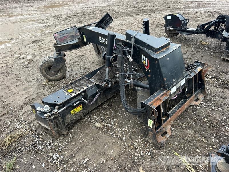 CAT GB124 96 in Skid Steer Grader 其他组件