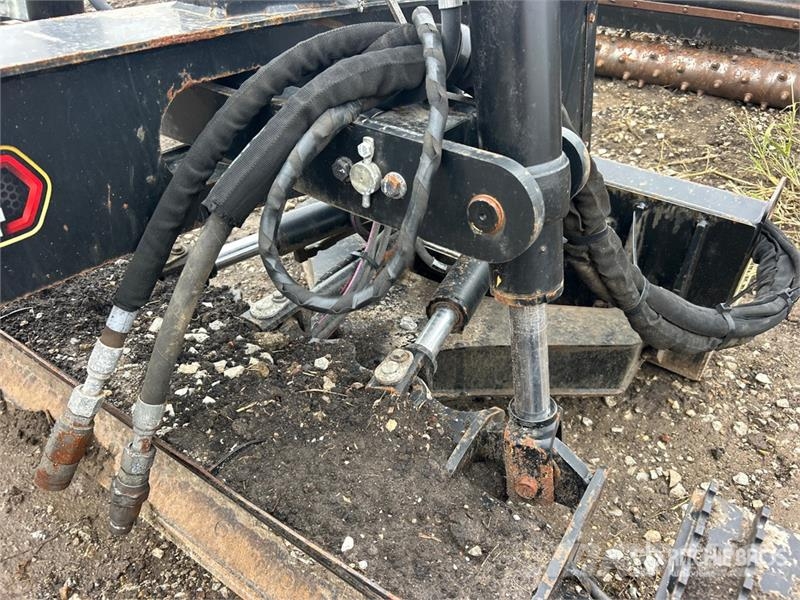 CAT GB124 96 in Skid Steer Grader 其他组件