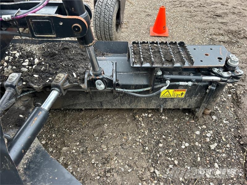 CAT GB124 96 in Skid Steer Grader 其他组件