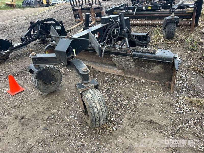 CAT GB124 96 in Skid Steer Grader 其他组件