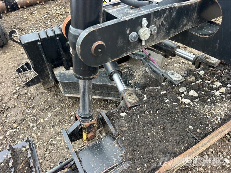 CAT GB124 96 in Skid Steer Grader 其他组件