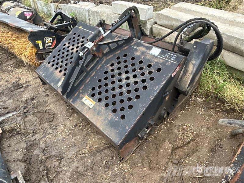 CAT LR18 72 in Skid Steer Landscape Rake Vändare och luftare