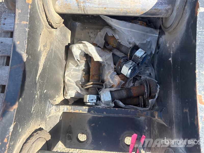 CAT MKB Mounting Bracket - Fits B Link Excavator Otros