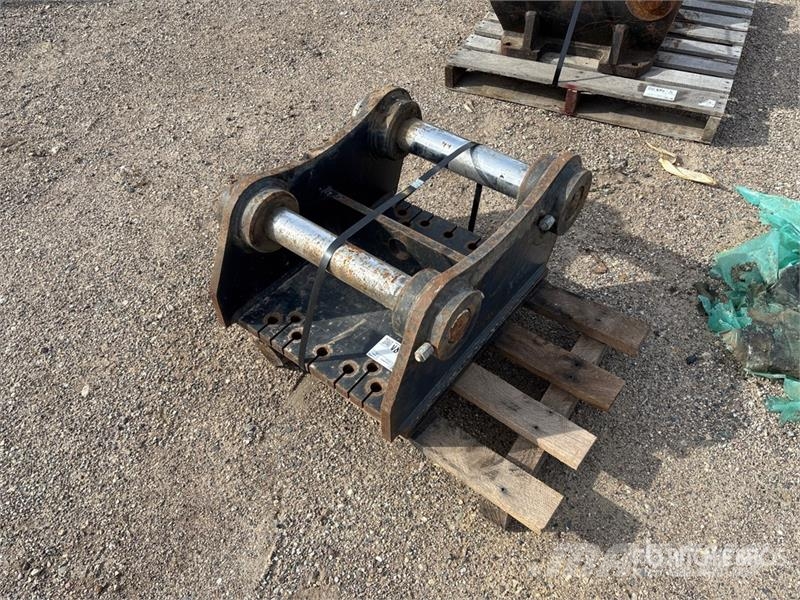 CAT MKD D Link Excavator Mounting Bracket Būvniecība- Citi