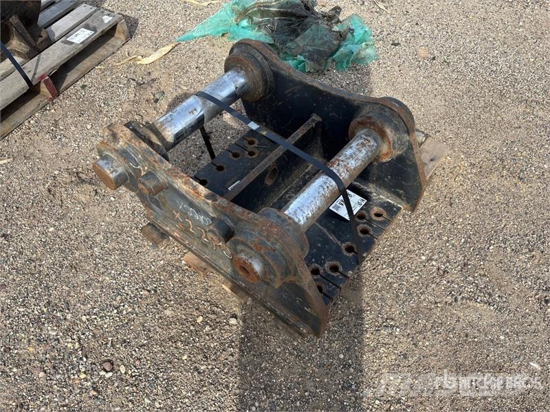CAT MKD D Link Excavator Mounting Bracket Būvniecība- Citi
