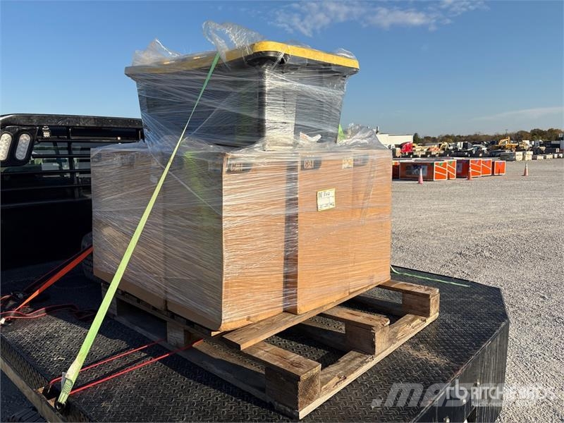 CAT of (1) Pallets of Cat Auto parts Outros componentes
