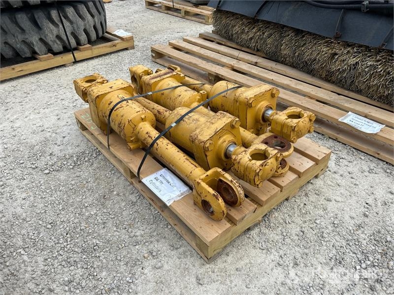 CAT of (4) Cat Tilt Cylinder (Unused) - Fits Cat D8 معدات النقل - غير ذلك