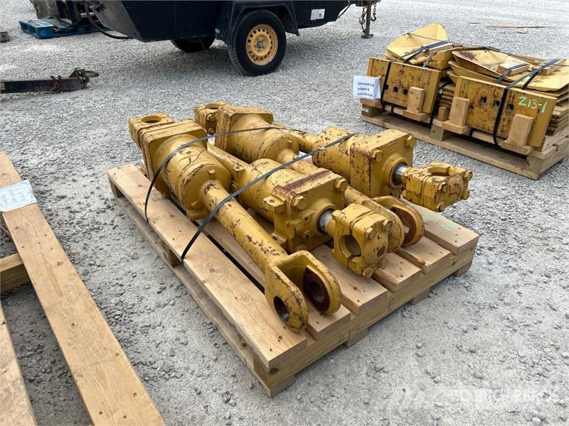 CAT of (4) Cat Tilt Cylinder (Unused) - Fits Cat D8 معدات النقل - غير ذلك