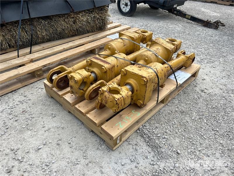 CAT of (4) Cat Tilt Cylinder (Unused) - Fits Cat D8 معدات النقل - غير ذلك