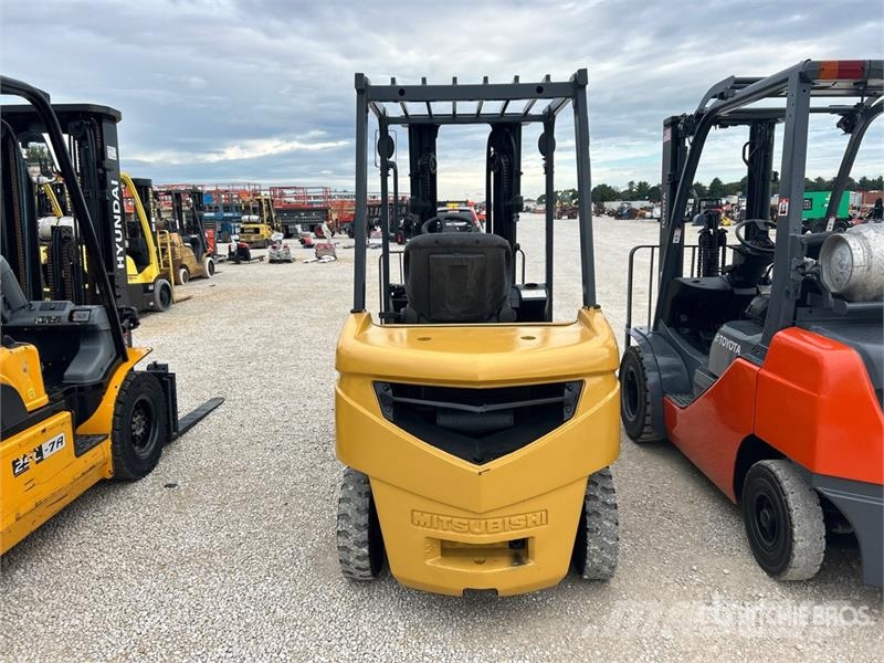 CAT P5000D 4450 lb Pneumatic Tire Forklift 그 외 지게차