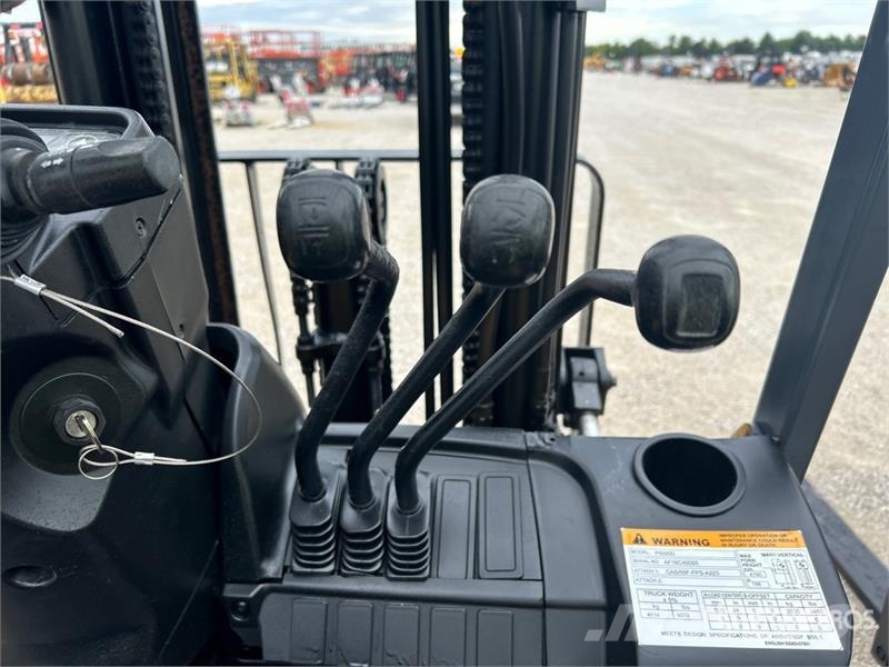 CAT P5000D 4450 lb Pneumatic Tire Forklift 그 외 지게차