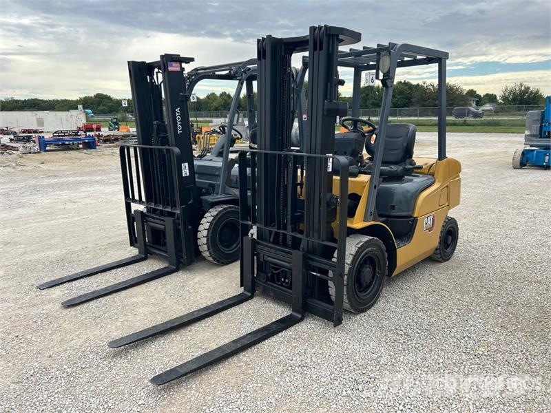 CAT P5000D 4450 lb Pneumatic Tire Forklift 그 외 지게차