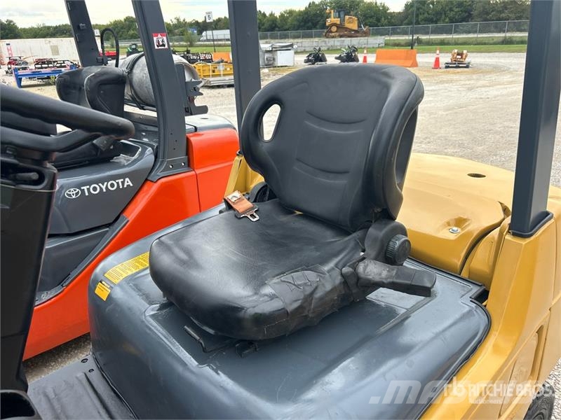 CAT P5000D 4450 lb Pneumatic Tire Forklift 그 외 지게차