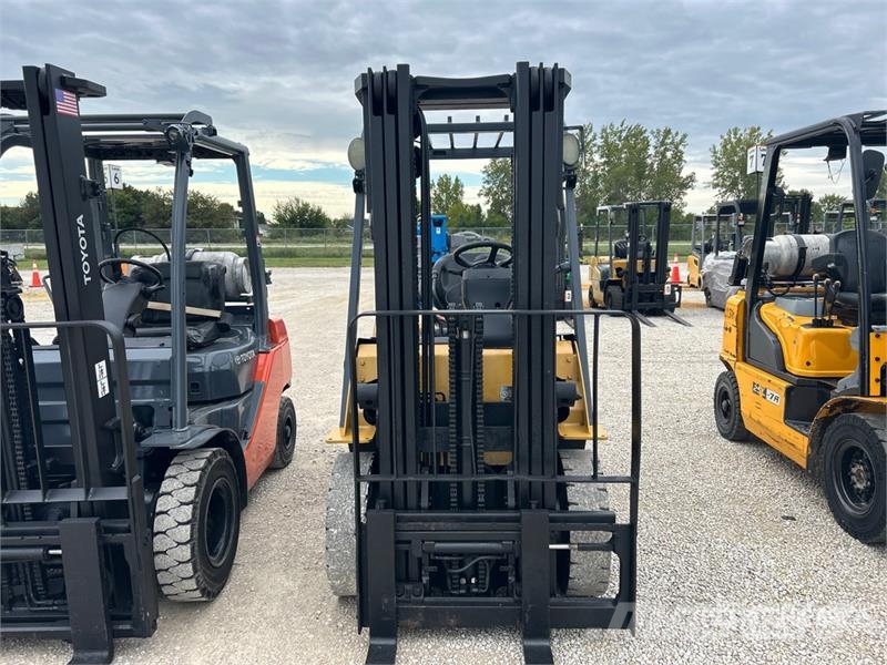 CAT P5000D 4450 lb Pneumatic Tire Forklift Viljuškari - ostalo