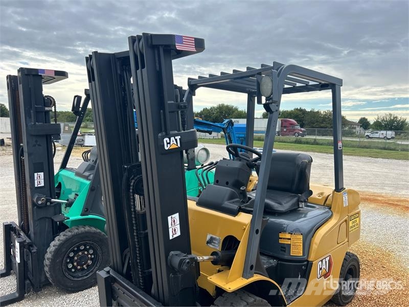 CAT P5000D 5000 lb Pneumatic Tire Forklift 그 외 지게차