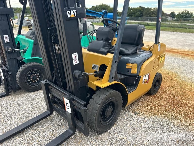 CAT P5000D 5000 lb Pneumatic Tire Forklift 그 외 지게차