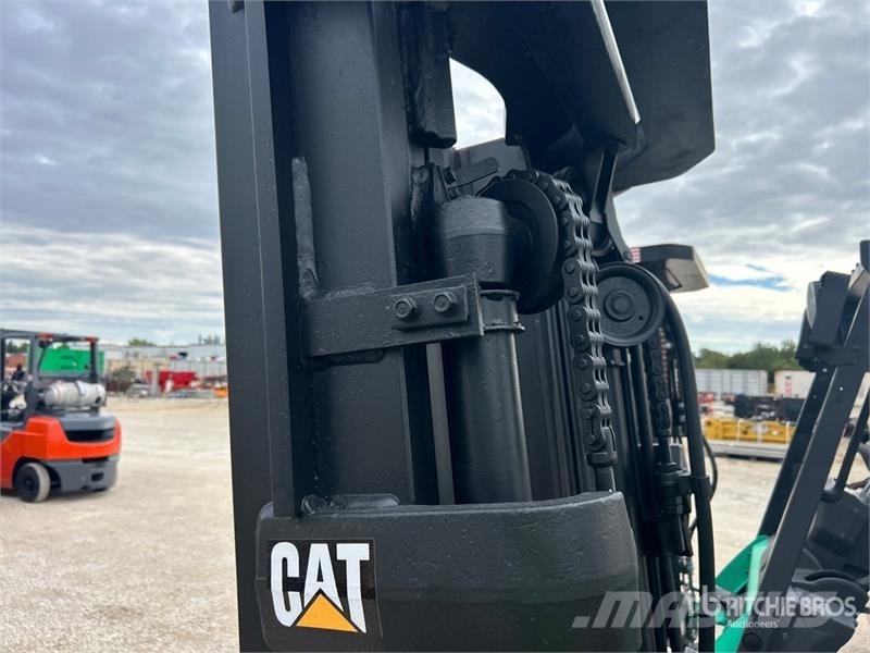 CAT P5000D 5000 lb Pneumatic Tire Forklift 그 외 지게차