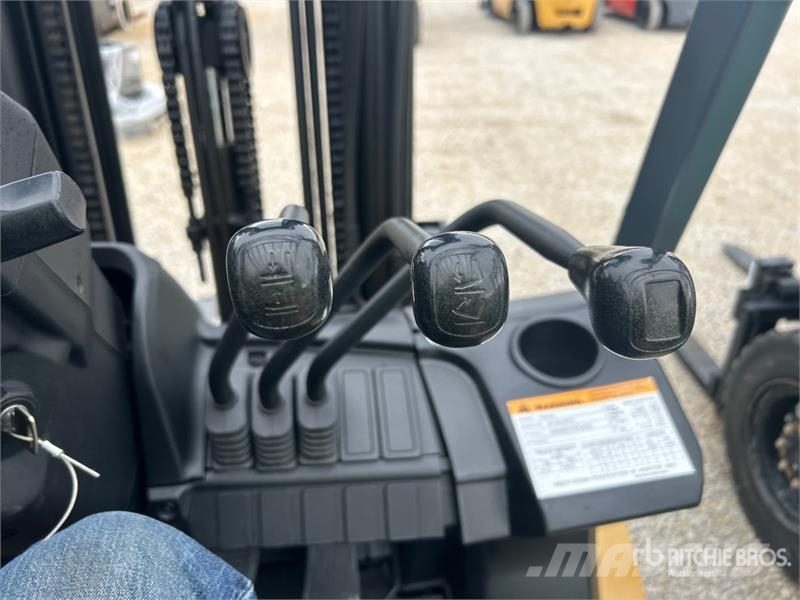 CAT P5000D 5000 lb Pneumatic Tire Forklift 그 외 지게차