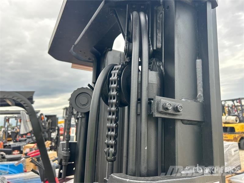 CAT P5000D 5000 lb Pneumatic Tire Forklift 그 외 지게차