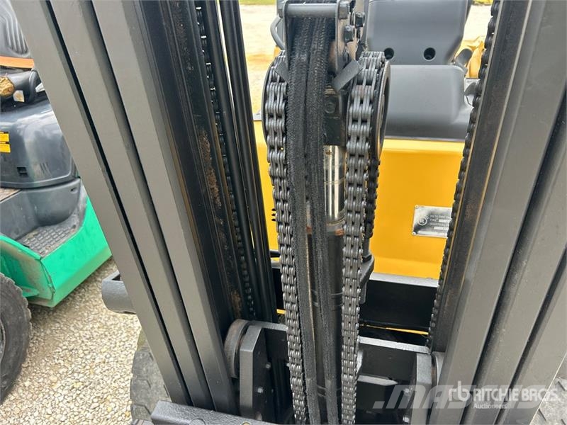 CAT P5000D 5000 lb Pneumatic Tire Forklift 그 외 지게차