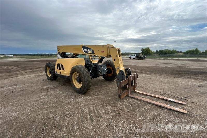 CAT TL642 Телескопічні навантажувачі