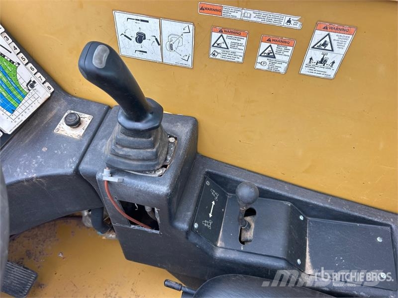 CAT TL642 Телескопічні навантажувачі
