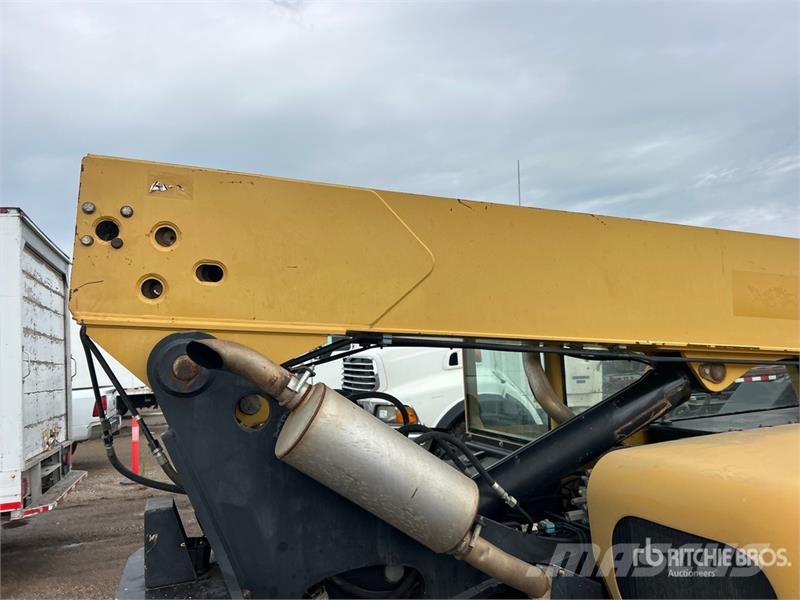 CAT TL642 Телескопічні навантажувачі